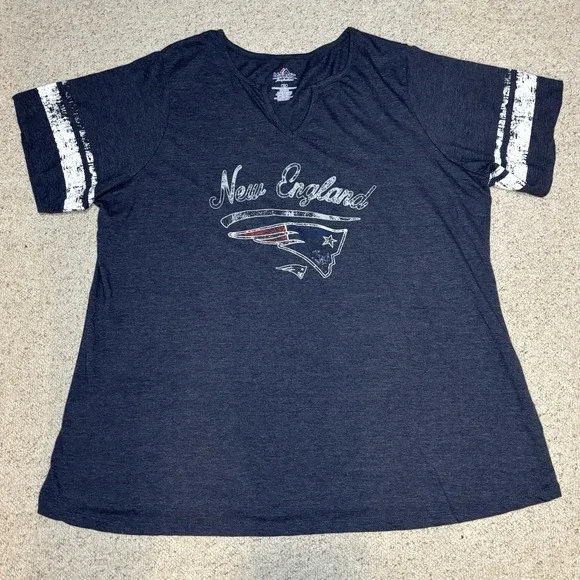 Women's Majestic Fan Fashion NEW ENGLAND PATRIOTS Short Sleeve V-cut T-Shirt 2XL - Picture 3 of 6